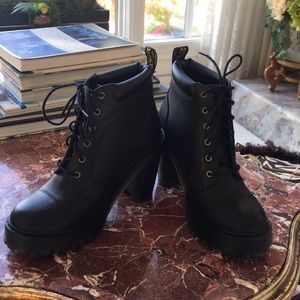 Dr. Martens Averil Boot